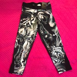 Women’s Nike Dry Fit Capri Training Pants.